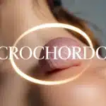 acrochordon visible sur peau claire en gros plan